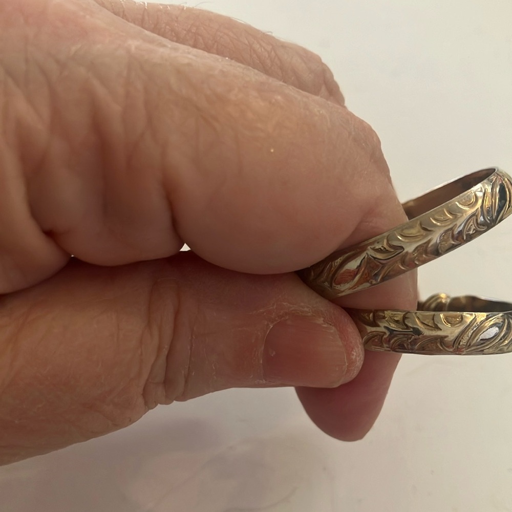 Detailed hoop earrings